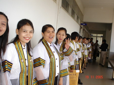 ภาพตัวอย่าง ยินดีกับบัณฑิตใหม่ 20 พ.ย. 2548 วิทยาลัยสันตพล จังหวัดอุดรธานี